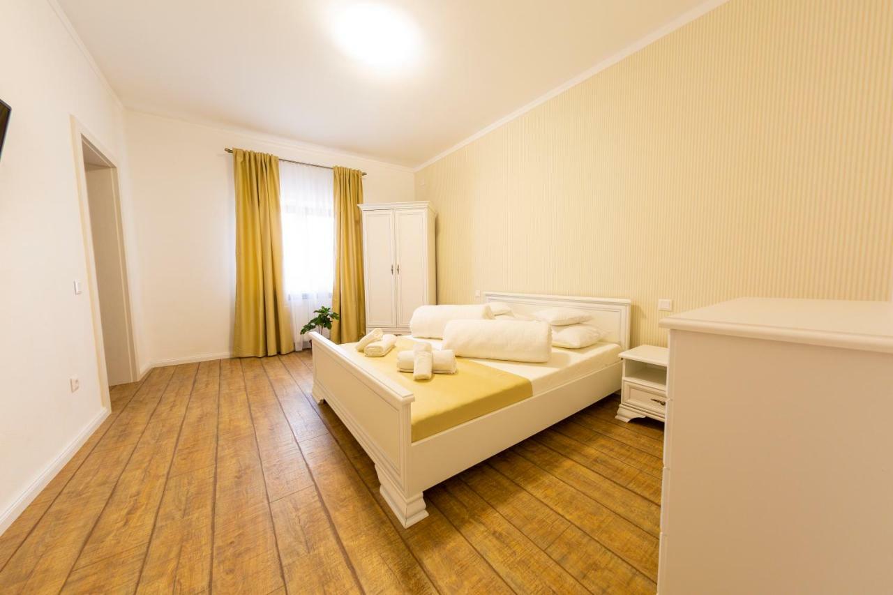 Casa Cu Nuc Hotel Алба Юлия Екстериор снимка