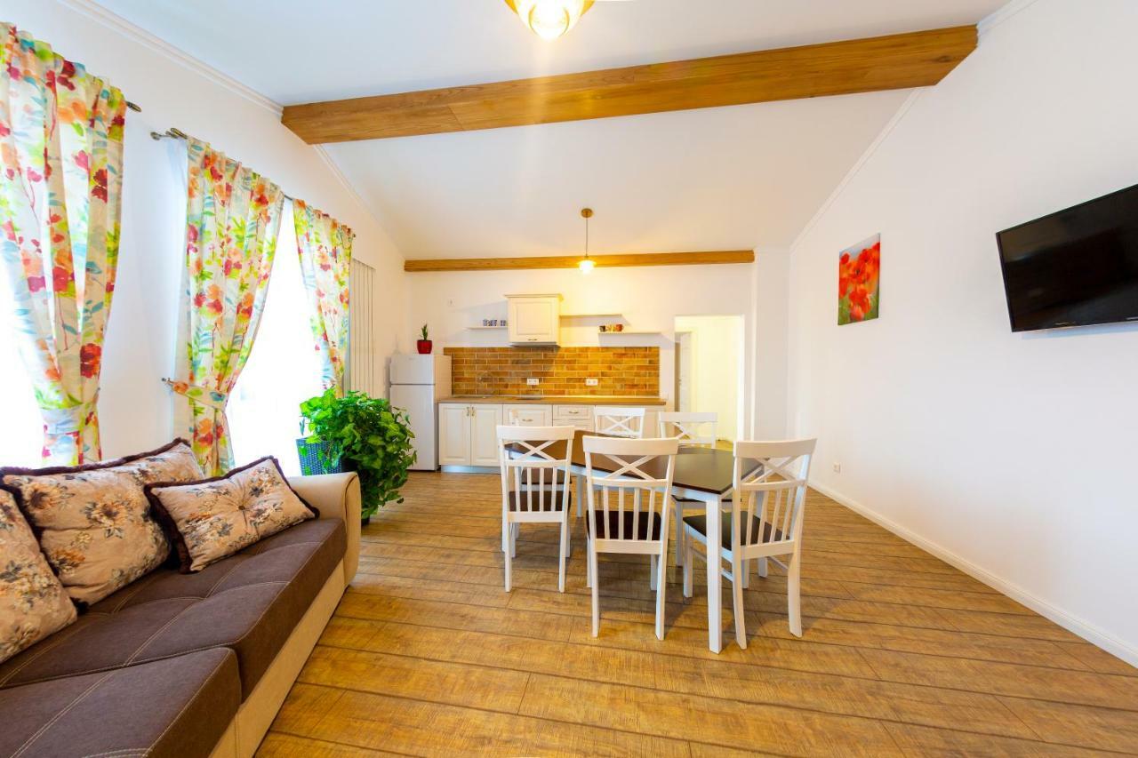 Casa Cu Nuc Hotel Алба Юлия Екстериор снимка