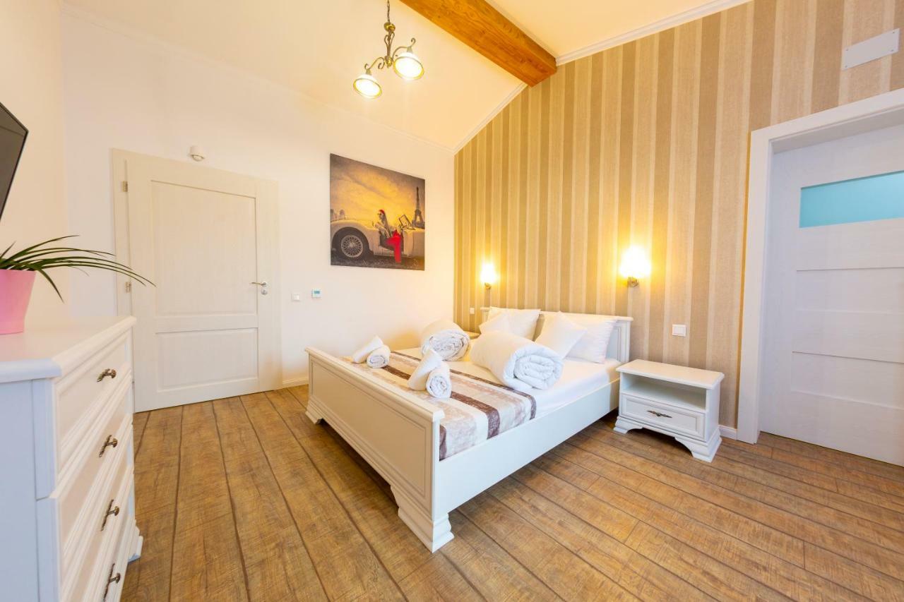 Casa Cu Nuc Hotel Алба Юлия Екстериор снимка