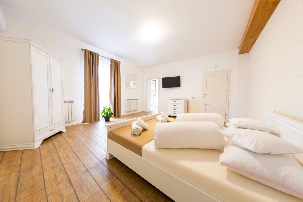 Casa Cu Nuc Hotel Алба Юлия Екстериор снимка