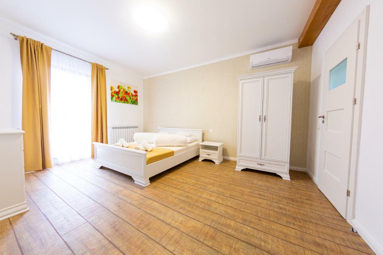 Casa Cu Nuc Hotel Алба Юлия Екстериор снимка