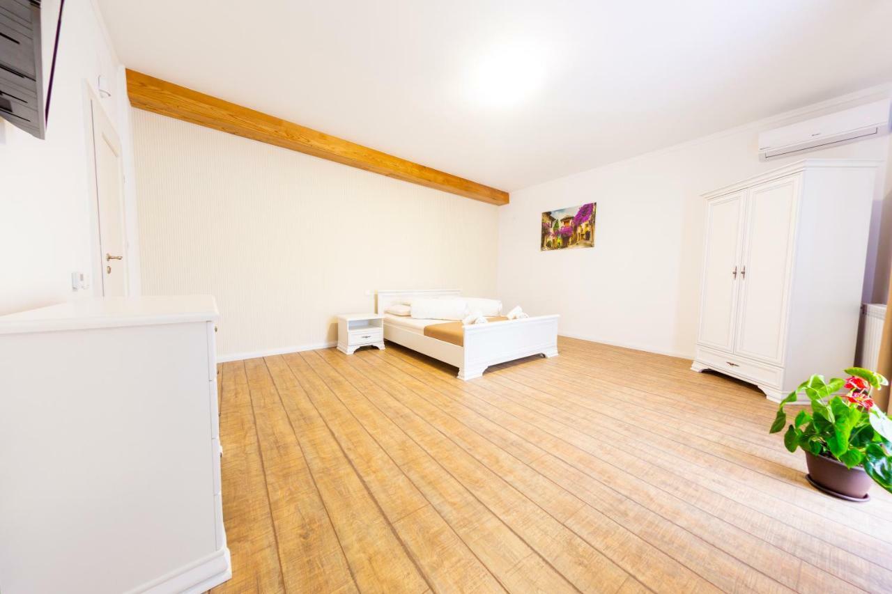Casa Cu Nuc Hotel Алба Юлия Екстериор снимка
